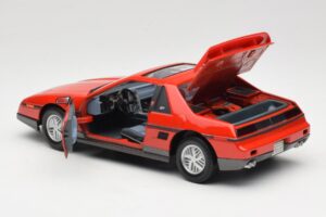 Pontiac Fiero GT Sarkans Road Signature 1:18 92588 Metāls — attēls 5 no 8