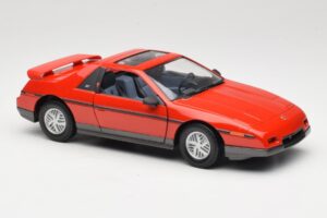Pontiac Fiero GT Sarkans Road Signature 1:18 92588 Metāls — attēls 6 no 8