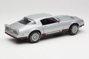 Pontiac Firebird Formula Sudrabs ERTL 1:18 33514 Metāls — attēls 3 no 8