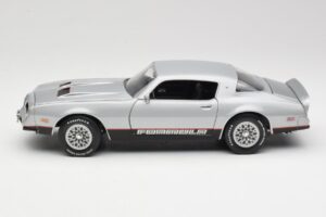 Pontiac Firebird Formula Sudrabs ERTL 1:18 33514 Metāls — attēls 4 no 8