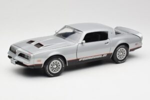 Pontiac Firebird Formula Sudrabs ERTL 1:18 33514 Metāls