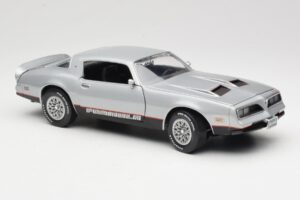 Pontiac Firebird Formula Sudrabs ERTL 1:18 33514 Metāls — attēls 6 no 8