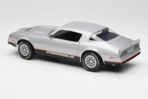 Pontiac Firebird Formula Sudrabs ERTL 1:18 33514 Metāls — attēls 7 no 8
