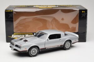 Pontiac Firebird Formula Sudrabs ERTL 1:18 33514 Metāls — attēls 8 no 8