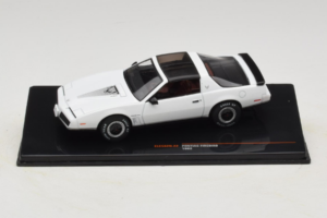 Pontiac Firebird Balts IXO 1:43 CLC582N Metāls