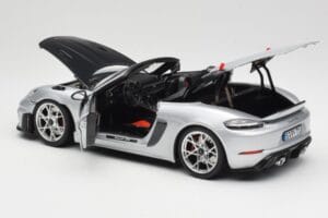 Porsche 718 Spyder RS Weissach Pack GT-Silver Metallic Norev 1:18 187270 Metāls — attēls 5 no 8
