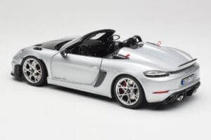 Porsche 718 Spyder RS Weissach Pack GT-Silver Metallic Norev 1:18 187270 Metāls — attēls 7 no 8