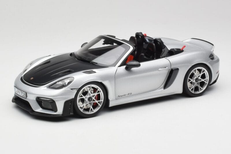 Porsche 718 Spyder RS Weissach Pack GT-Silver Metallic Norev 1:18 187270 Metāls