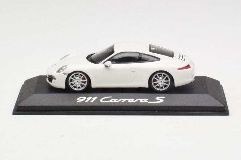 Porsche 911 991 Carrera S Balts IAA Frankfurt 2011 Minichamps 1:43 WAX20100090 Metāls