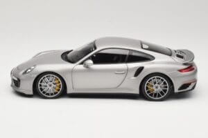 Porsche 911 991 Turbo S Sudrabs Minichamps 1:18 113067126 Metāls — attēls 4 no 8