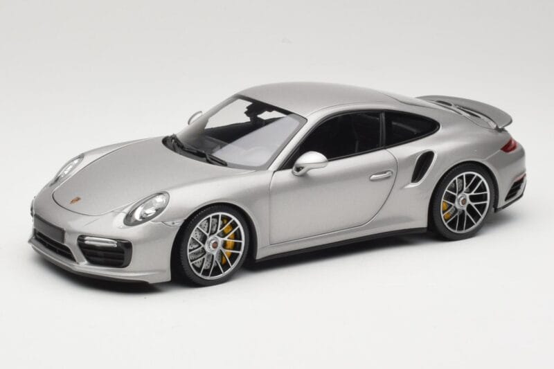 Porsche 911 991 Turbo S Sudrabs Minichamps 1:18 113067126 Metāls
