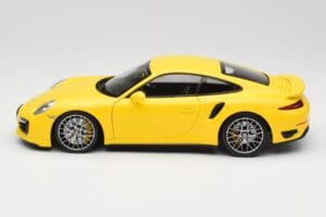 Porsche 911 991 Turbo S Dzeltens Ar Sudrabainiem Diskiem Minichamps 1:18 110062322 Metāls — attēls 4 no 8