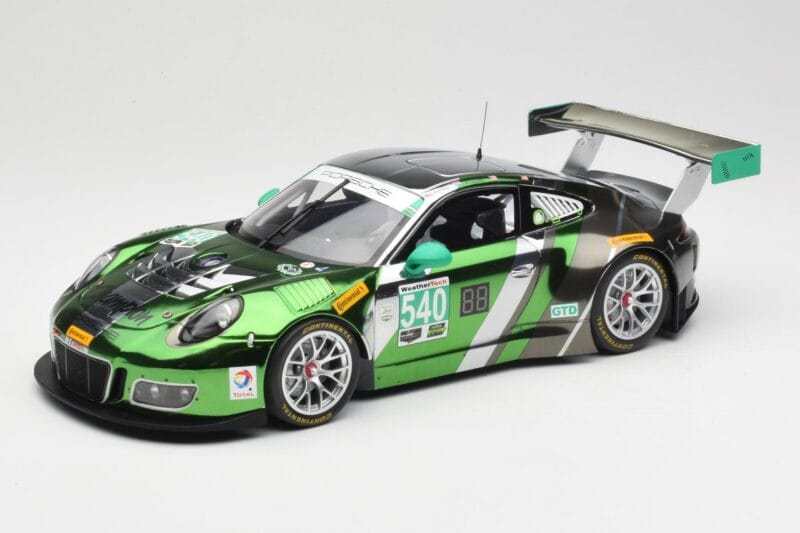 Porsche 911 991.1 GT3 R #540 Black Swan Racing P. Long / T. Pilgrim 24h Daytona 2016 Minichamps 1:18 155166540 Metāls