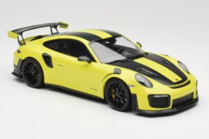 Porsche 911 GT2 RS 991.2 Weissach Package Zaļš Melni Diski Minichamps 1:18 155068300-1 Metāls — attēls 4 no 6