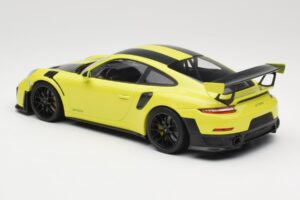 Porsche 911 GT2 RS 991.2 Weissach Package Zaļš Melni Diski Minichamps 1:18 155068300-1 Metāls — attēls 5 no 6
