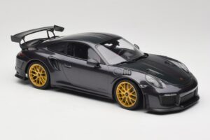 Porsche 911 991.2 GT2 RS Weissach Package Purple Metallic Ar Zelta Magnija Diskiem Minichamps 1:18 153068322 Metāls — attēls 4 no 6