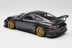 Porsche 911 991.2 GT2 RS Weissach Package Purple Metallic Ar Zelta Magnija Diskiem Minichamps 1:18 153068322 Metāls — attēls 5 no 6