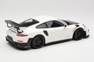 Porsche 911 991.2 GT2 RS Balts ar Melniem Diskiem Minichamps 1:18 155068310 Metāls — attēls 2 no 6