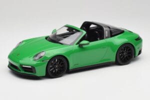 Porsche 911 991.2 Targa 4 GTS British Racing Zaļš Minichamps 1:18 155061065 Metāls