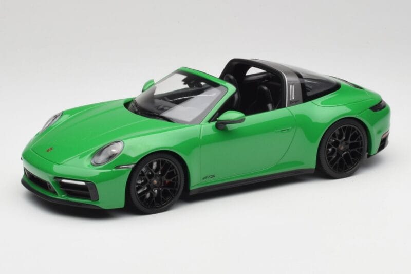 Porsche 911 991.2 Targa 4 GTS British Racing Zaļš Minichamps 1:18 155061065 Metāls
