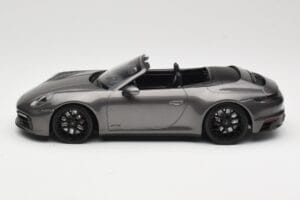 Porsche 911 992 Carrera 4 GTS Kabriolets Grey Metallic Minichamps 1:18 155063031 Metāls — attēls 3 no 6