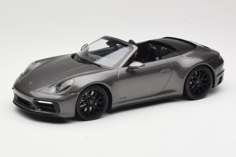 Porsche 911 992 Carrera 4 GTS Kabriolets Grey Metallic Minichamps 1:18 155063031 Metāls
