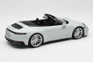 Porsche 911 992 Carrera 4 GTS Kabriolets Pelēks Minichamps 1:18 155063034 Metāls — attēls 3 no 6