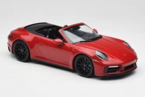 Porsche 911 992 Carrera 4 GTS Kabriolets Sarkans Minichamps 1:18 155063032 Metāls — attēls 4 no 6