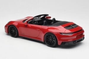 Porsche 911 992 Carrera 4 GTS Kabriolets Sarkans Minichamps 1:18 155063032 Metāls — attēls 5 no 6
