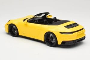 Porsche 911 992 Carrera 4 GTS Kabriolets Dzeltens Minichamps 1:18 155063030 Metāls — attēls 5 no 6