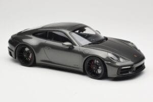 Porsche 911 992 Carrera 4 GTS Green Metallic Minichamps 1:18 155063101 Metāls — attēls 4 no 6