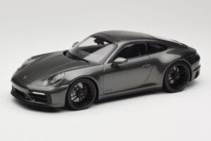 Porsche 911 992 Carrera 4 GTS Green Metallic Minichamps 1:18 155063101 Metāls