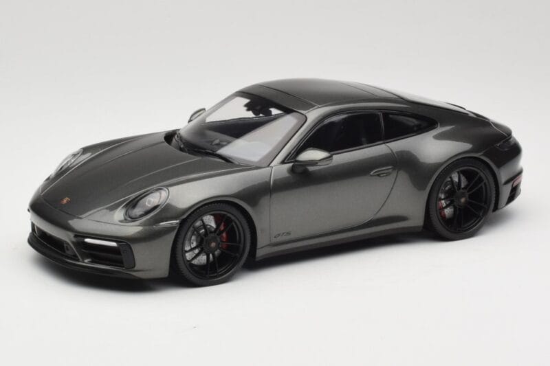 Porsche 911 992 Carrera 4 GTS Green Metallic Minichamps 1:18 155063101 Metāls