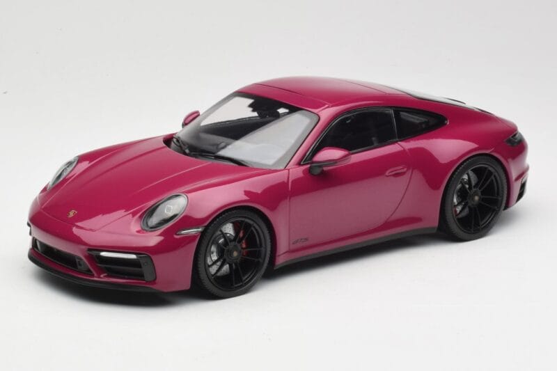 Porsche 911 992 Carrera 4 GTS Rubystar Minichamps 1:18 155063102 Metāls