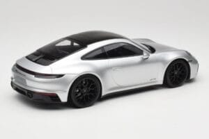 Porsche 911 992 Carrera 4 GTS Sudrabs Minichamps 1:18 155063104 Metāls — attēls 2 no 6
