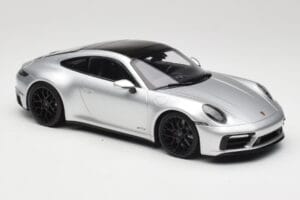 Porsche 911 992 Carrera 4 GTS Sudrabs Minichamps 1:18 155063104 Metāls — attēls 4 no 6