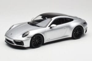 Porsche 911 992 Carrera 4 GTS Sudrabs Minichamps 1:18 155063104 Metāls