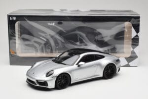 Porsche 911 992 Carrera 4 GTS Sudrabs Minichamps 1:18 155063104 Metāls — attēls 6 no 6