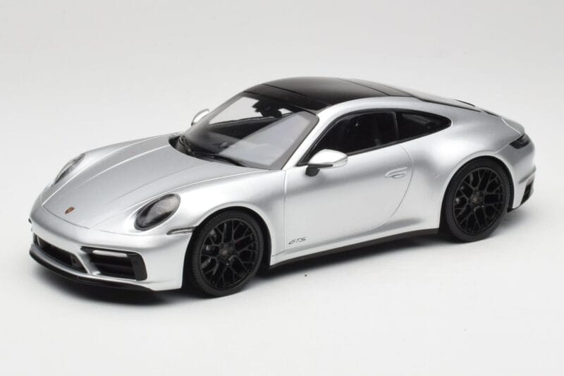 Porsche 911 992 Carrera 4 GTS Sudrabs Minichamps 1:18 155063104 Metāls