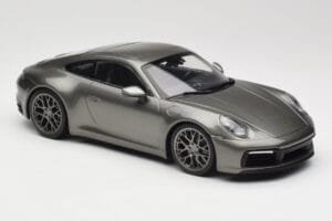 Porsche 911 992 Carrera 4S Aventurine Green Metallic Minichamps 1:18 155067328 Metāls — attēls 2 no 6