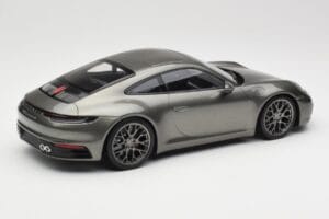 Porsche 911 992 Carrera 4S Aventurine Green Metallic Minichamps 1:18 155067328 Metāls — attēls 3 no 6
