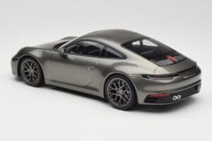 Porsche 911 992 Carrera 4S Aventurine Green Metallic Minichamps 1:18 155067328 Metāls — attēls 4 no 6
