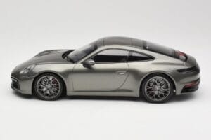 Porsche 911 992 Carrera 4S Aventurine Green Metallic Minichamps 1:18 155067328 Metāls — attēls 5 no 6