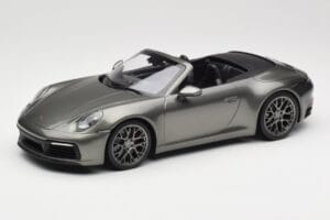 Porsche 911 992 Carrera 4S Kabriolets Mamba Green Metallic Minichamps 1:18 155067337 Metāls