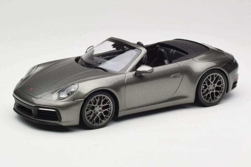 Porsche 911 992 Carrera 4S Kabriolets Mamba Green Metallic Minichamps 1:18 155067337 Metāls