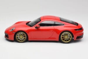 Porsche 911 992 Carrera 4S Guards Sarkans & Zeltaini Riteņi Minichamps 1:18 153067328 Metāls — attēls 3 no 6