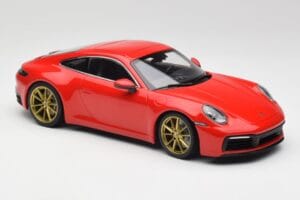 Porsche 911 992 Carrera 4S Guards Sarkans & Zeltaini Riteņi Minichamps 1:18 153067328 Metāls — attēls 4 no 6