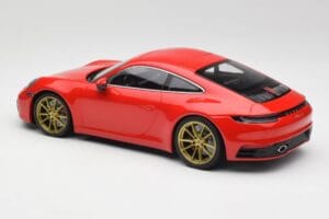 Porsche 911 992 Carrera 4S Guards Sarkans & Zeltaini Riteņi Minichamps 1:18 153067328 Metāls — attēls 5 no 6