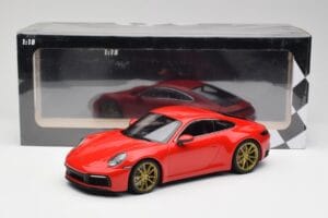 Porsche 911 992 Carrera 4S Guards Sarkans & Zeltaini Riteņi Minichamps 1:18 153067328 Metāls — attēls 6 no 6