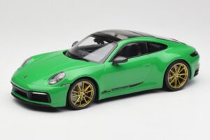 Porsche 911 992 Carrera 4S Python Green Minichamps 1:18 155067325 Metāls